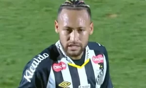Neymar se incomoda com pergunta sobre físico: 'Faltou tudo'