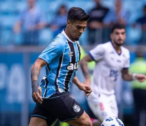Situação de Arezo no Grêmio segue indefinida após título da Recopa