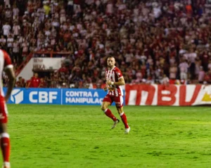 Atacante do Náutico celebra volta aos gramados: 