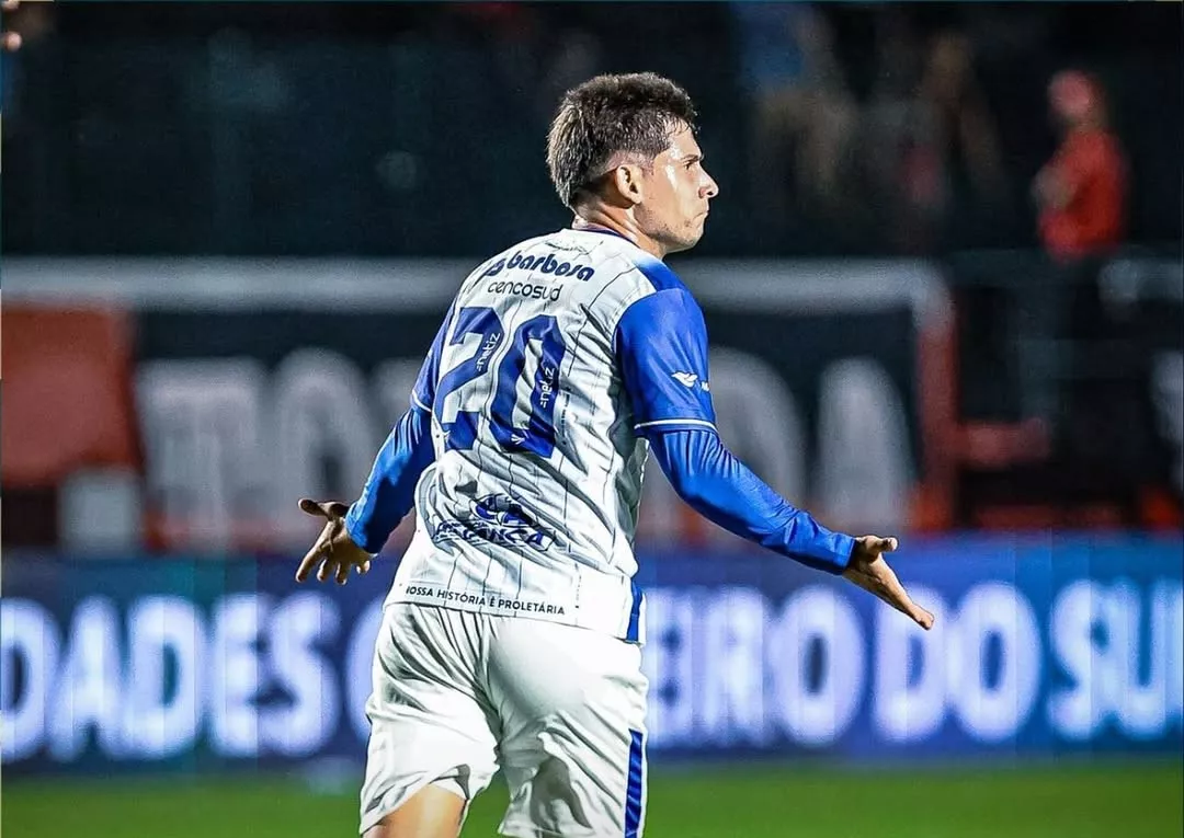 Herói do Confiança exalta classificação na Copa do Nordeste: "Fui muito feliz" 1 Rafinha exalta classificação Confiança