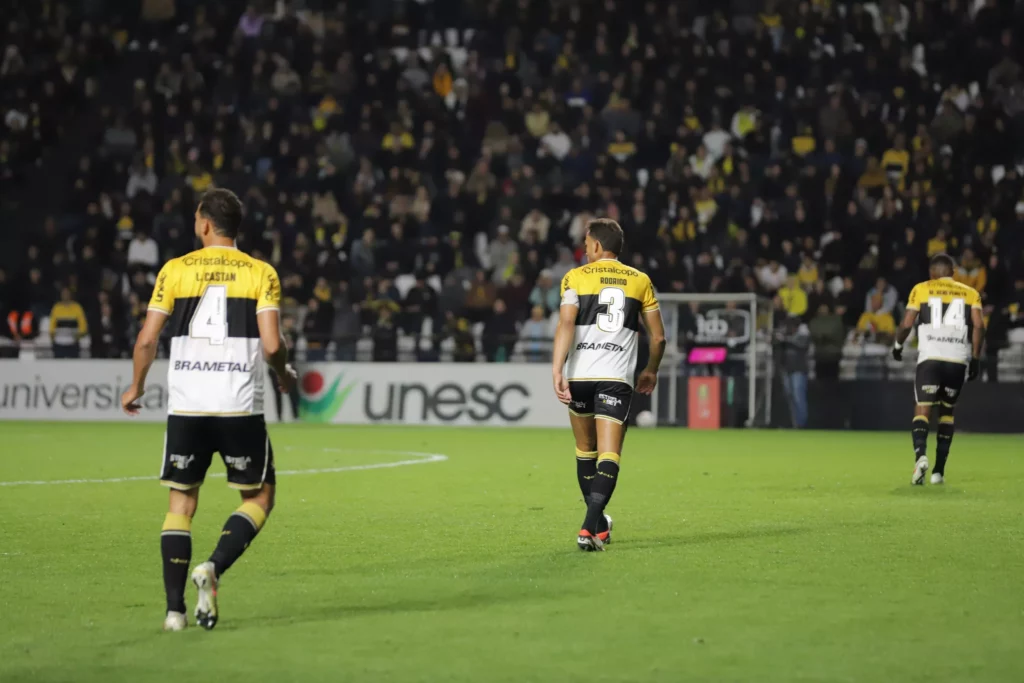 Zagueiro do Criciúma valoriza nova vitória na Série B: “Muito trabalho”
