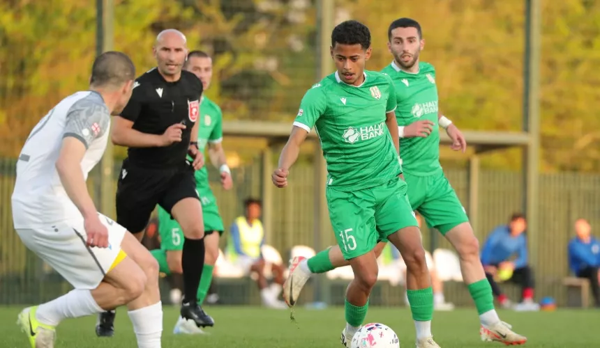 Ex-Sport, atacante vive a segunda temporada em futebol alternativo da Europa