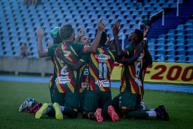 Sampaio Corrêa-MA 3 x 0 Imperatriz-MA - Paio segue firme no G-4 na Série D 1 Sampaio Corrêa vence Imperatriz Série D