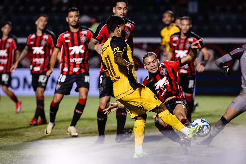 Herói do Sport valoriza entrega após empate: "Estamos trabalhando bastante" 2 Sport arranca empate Vitória Brasileirão