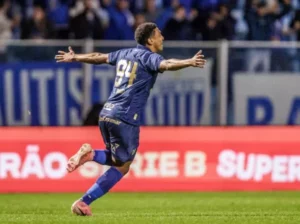 Emerson Negueba brilha com 2 gols na maior goleada do Avaí contra ex-clube