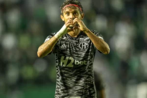 Scarpa pode chegar a 100 jogos pelo Atlético-MG diante do ex-clube