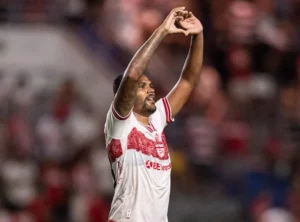 Mikael comemora vitória e analisa desempenho da equipe: “Foi com a cara do CRB”