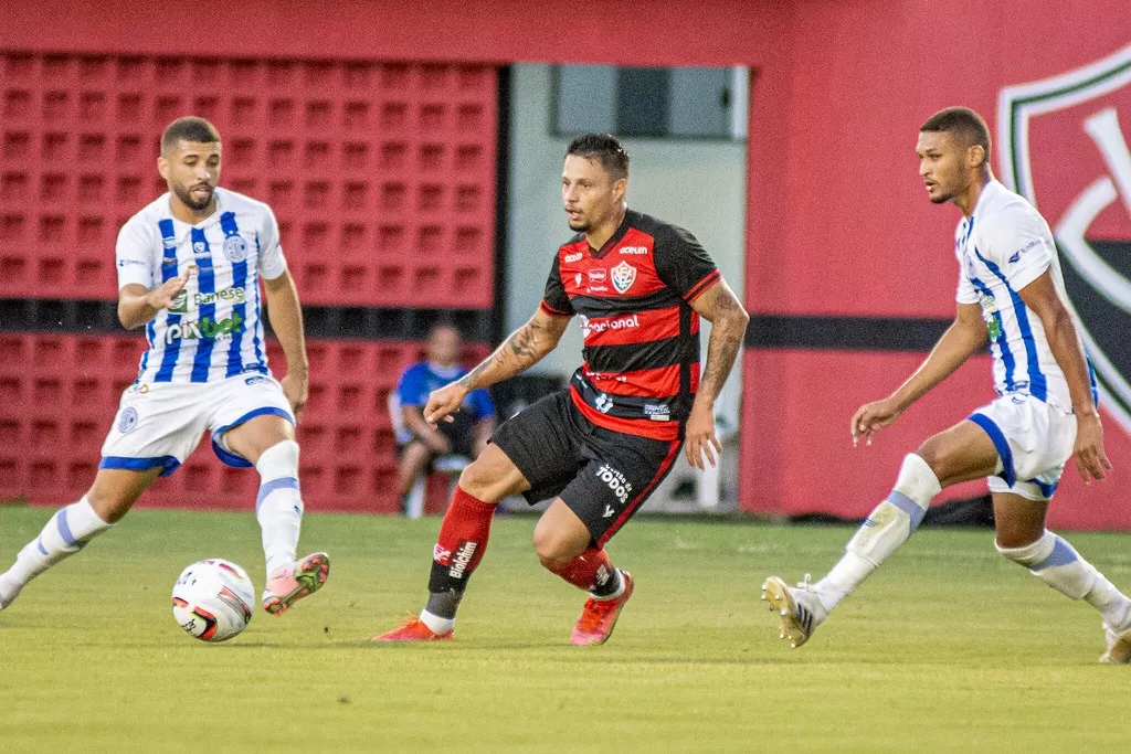 Vitória x Confiança – onde assistir, horário e escalações