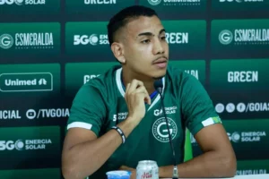 Ferroviária acerta a contratação de atacante do Goiás