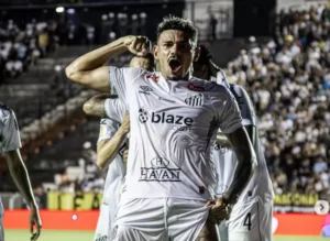 Com 50 gols após retornar ao Brasil, Tiquinho Soares possui bons números