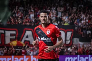 Botafogo negocia a contratação de zagueiro do Atlético-GO