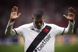 Vasco 3 x 1 CSA - Dinizismo define em 45 minutos e carimba vaga