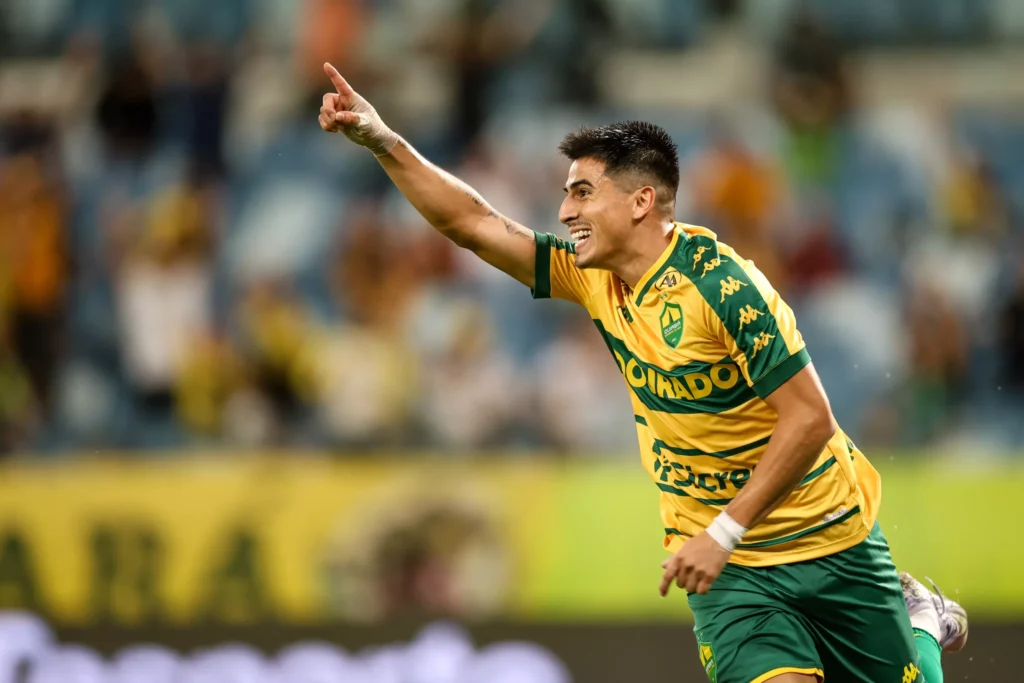 Volta Redonda tem desfalque certo no meio-campo 3 Alejandro Martínez fez uma grande estreia pelo Cuiabá (Foto: Ascom Dourado)