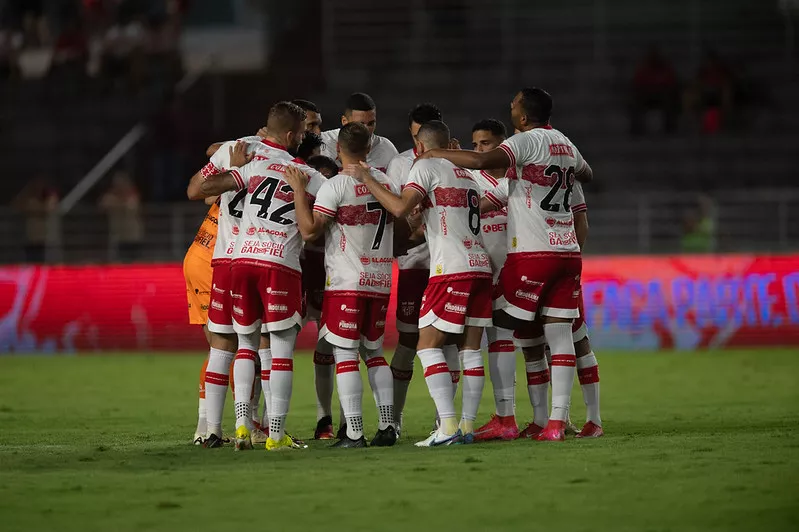 CRB vence, acaba com embalo do Athletic-MG e sobe na tabela da Série B