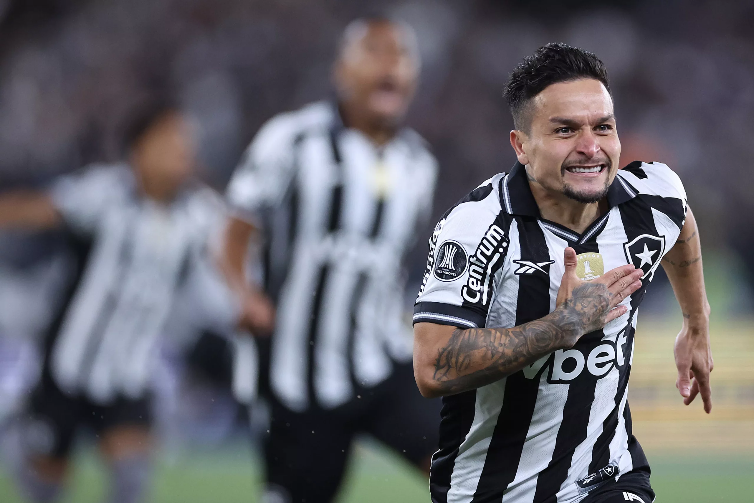 Botafogo vence a LDU no Engenhão