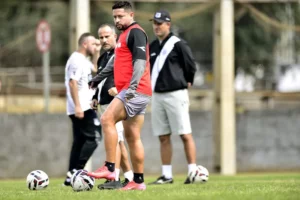 Camisa 10 da Ponte Preta pede 'erro zero' na 2ª fase e foca no acesso da Série C