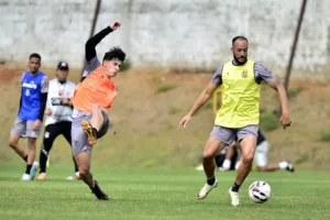 'Um correndo pelo outro', afirma atacante da Ponte Preta sobre luta pelo acesso na Série C