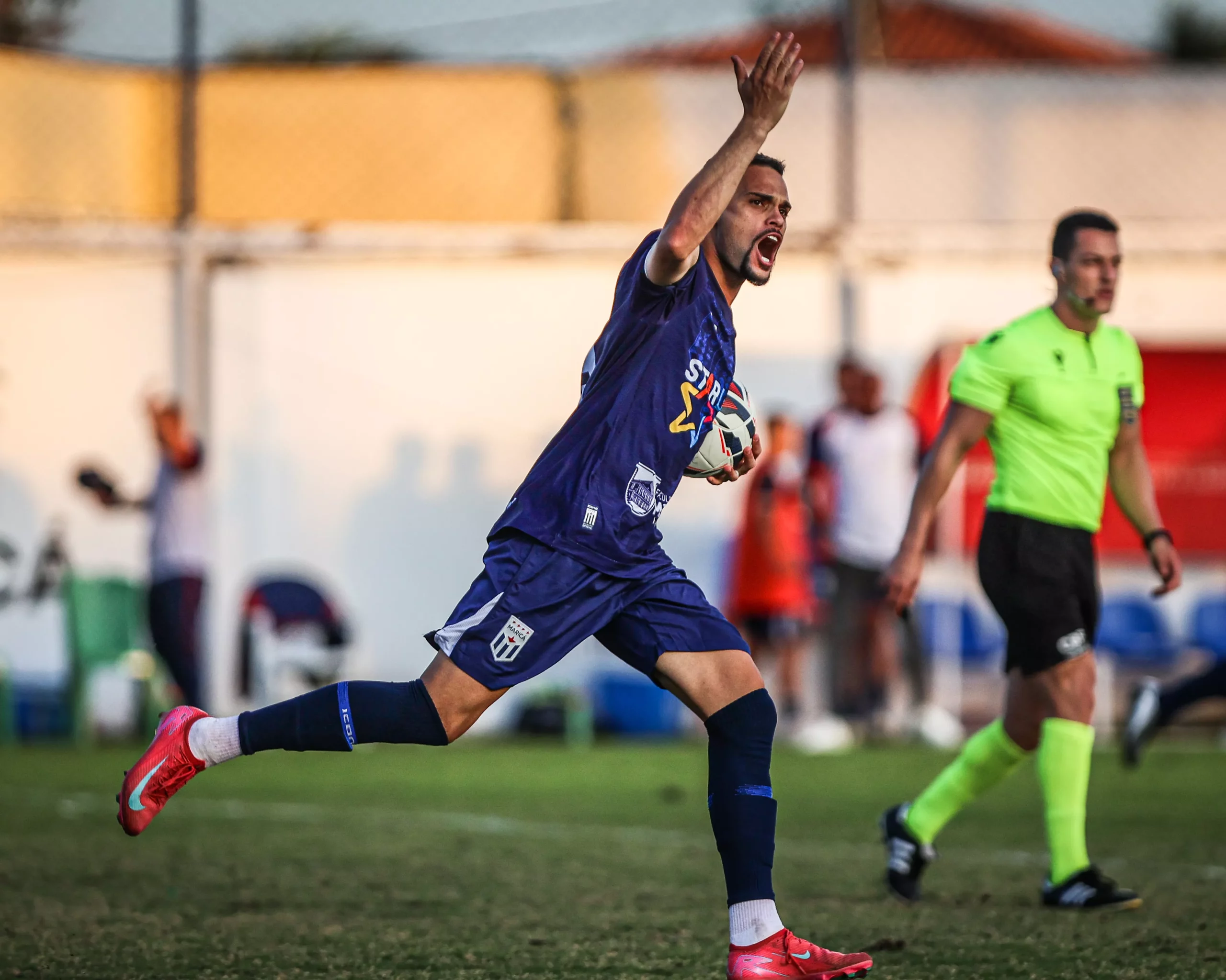 Maricá-RJ 1 x 2 Aparecidense-GO - Para sair na frente na Série D 3 Maricá-RJ 1 x 2 Aparecidense-GO - (Foto: Bruno Maia / Maricá)