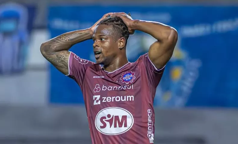 Volante do Caxias retorna de empréstimo ao Criciúma 2 Grená perde centroavante (Foto: Reprodução / Instagram)