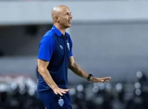 CSA repatria Higo Magalhães enquanto oficializa saída de Márcio Fernandes