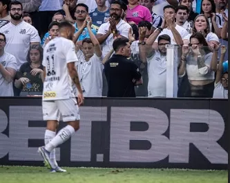 Neymar não gostou do gol anulado do Santos pelo VAR