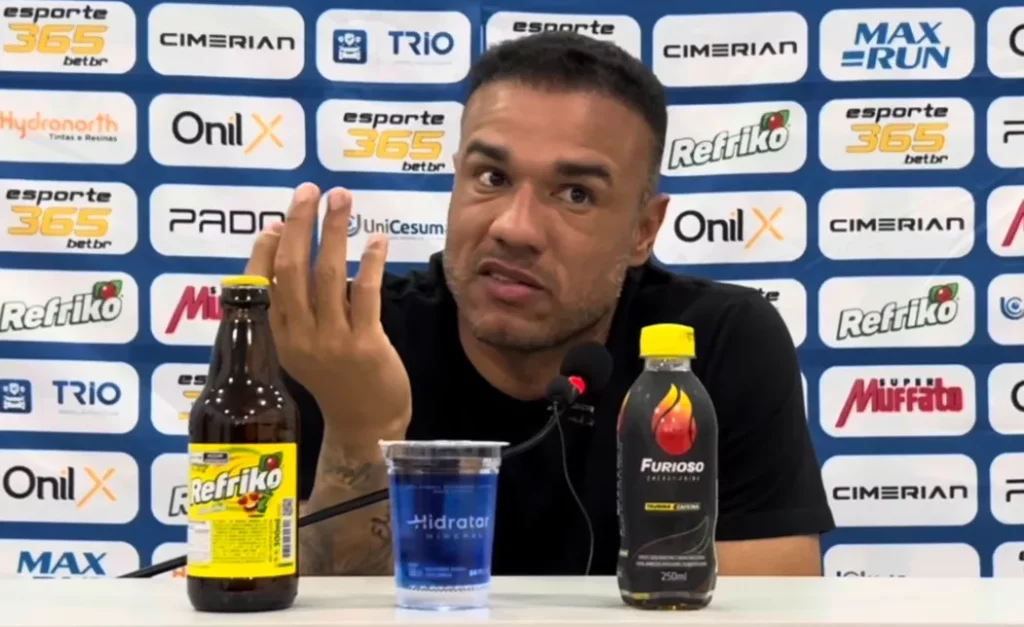 Roger abre o jogo sobre elenco do Londrina e avalia: “Estou fazendo meu melhor”