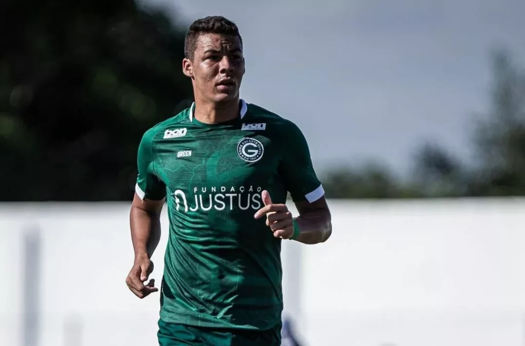Goiás ganha o retorno de meia que estava no Sampaio Corrêa