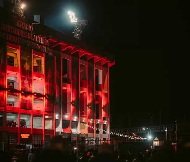 Independiente tem jogo suspenso e estádio interditado após briga de torcidas