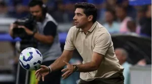 Abel Ferreira se irrita e deixa coletiva do Palmeiras. Veja!