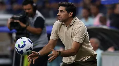 Abel Ferreira se irrita e deixa coletiva do Palmeiras. Veja!