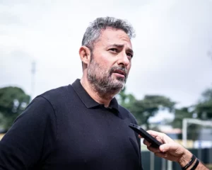 Alexandre Mattos pede 'perdão' após 6 a 0 sofrido pelo Santos. Assista!