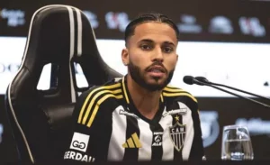 Alexsander chega ao Atlético-MG, fala em recomeço e seleção