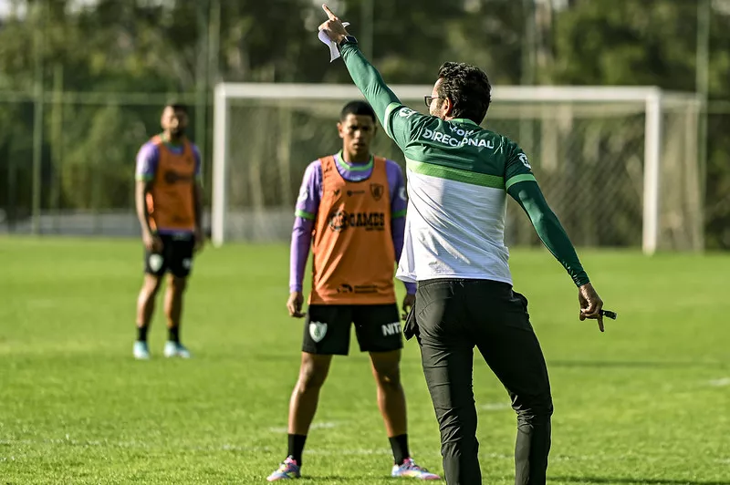 America MG contrata Alberto Valentim 3