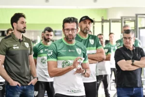 Série B: América-MG oficializa contratação de Alberto Valentim