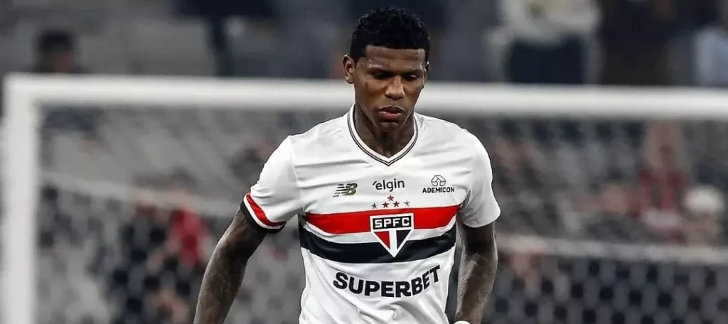 Arboleda sofre lesão muscular e desfalca São Paulo na Libertadores