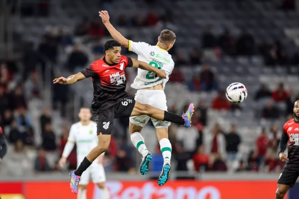 O Athletico chega a cinco jogos sem vitória na Série B – Foto: Divulgação / AssCom Dourado