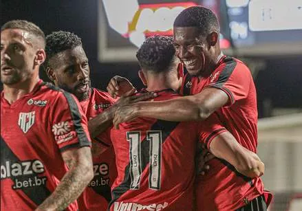 Meia ex-Ponte Preta está de saída do Atlético-GO 2 Atletico GO Kelvin ACG 1 1