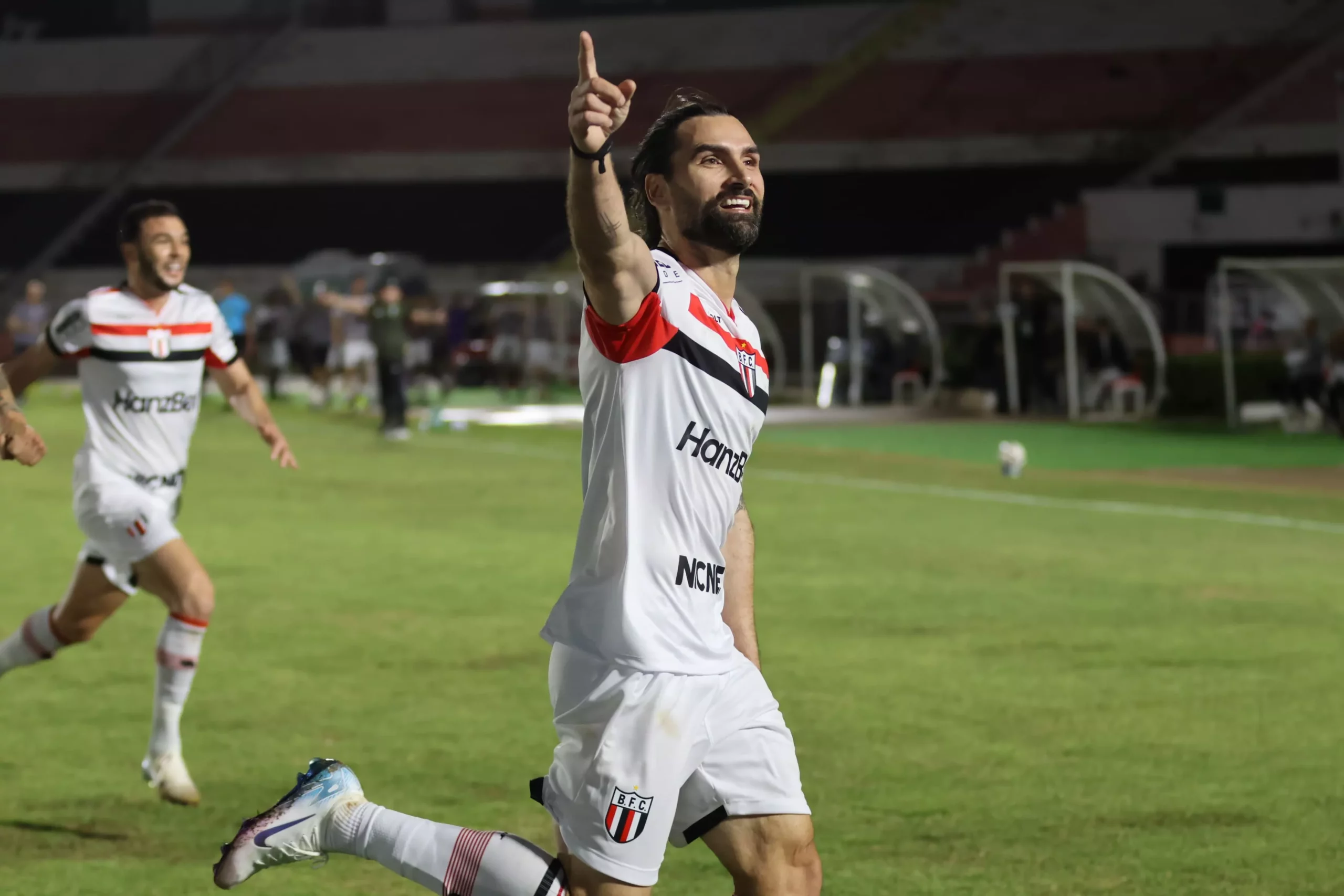Léo Gamalho foi o destaque da partida - Foto: João Victor Menezes de Souza / Agência Botafogo-SP