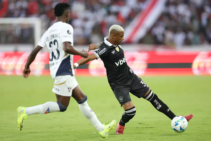 LDU 2 x 0 Botafogo - Fogão dá adeus à Libertadores 2 Botafogo perde para a LDU na Libertadores 4