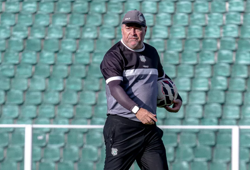 Agora no Z-4, Figueirense demite Pintado após empate amargo