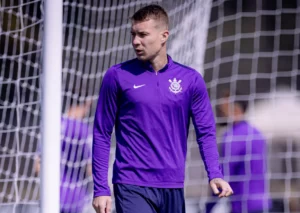 Corinthians intensifica preparação tática com reservas de olho no Palmeiras