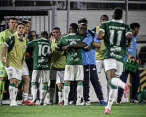 Guarani já utilizou 51 jogadores em 2025 e vive instabilidade na Série C