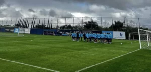 Ônibus do Grêmio é atacado por vândalos antes de embarque para jogo com o Atlético-MG