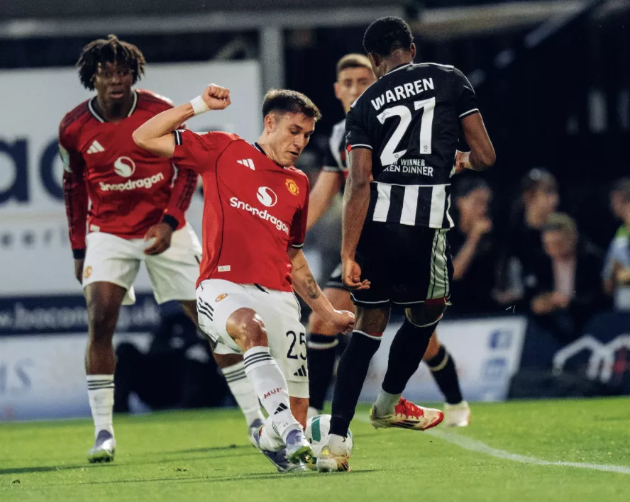 United mantém série de vexames ao cair na Copa da Liga Inglesa diante de rival da 4ª divisão