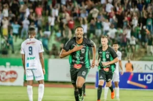 Botafogo-SP acerta a contratação de zagueiro do Maringá