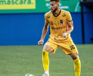 Volante renova com o Amazonas, mas segue no Bahrein