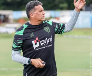 Paysandu não terá técnico à disposição contra a Chapecoense