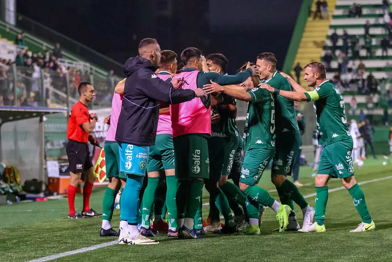 A Chapecoense está embalada na Série B - Foto: Rafael Bressan / ACF