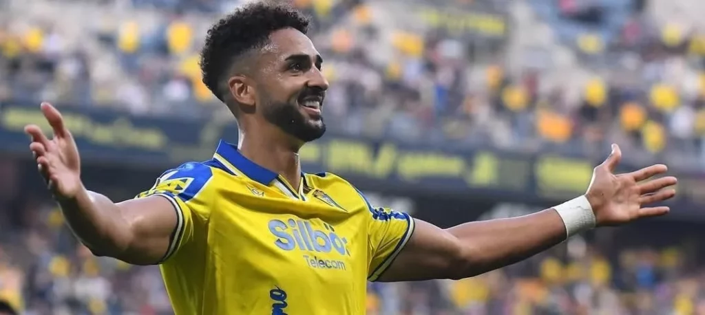 Botafogo se aproxima da contratação de atacante espanhol