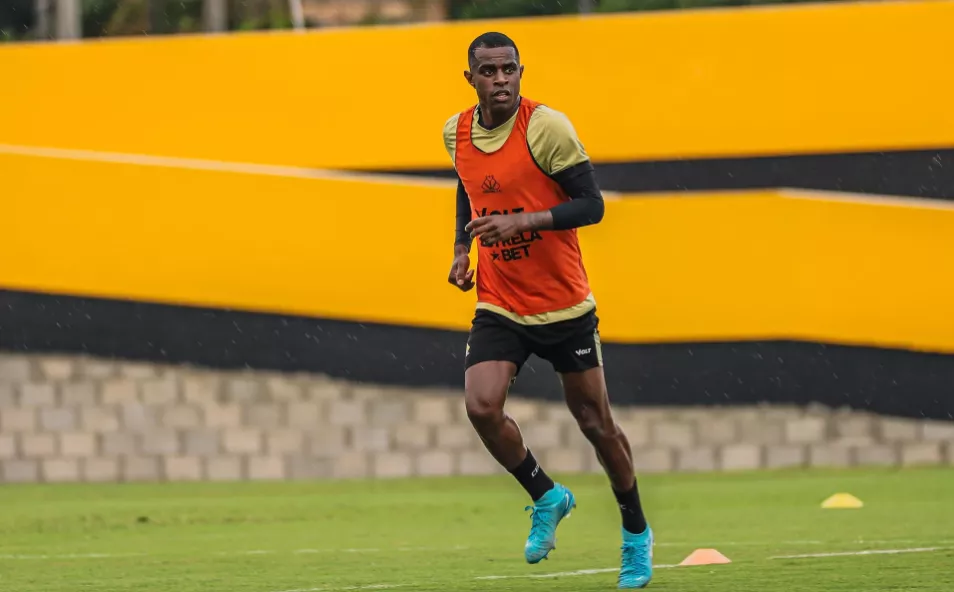 Criciúma acerta a contratação de lateral do Corinthians 4 Foto: Celso da Luz